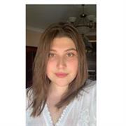 Soy una persona empática y alegre. Me encantaría dar clases a infantil y secundaria. También sé idiomas, tengo un B2 en inglés.